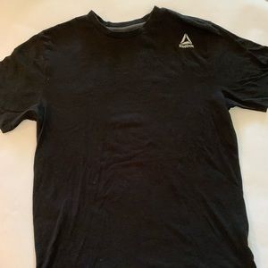 Black reebok workout tee